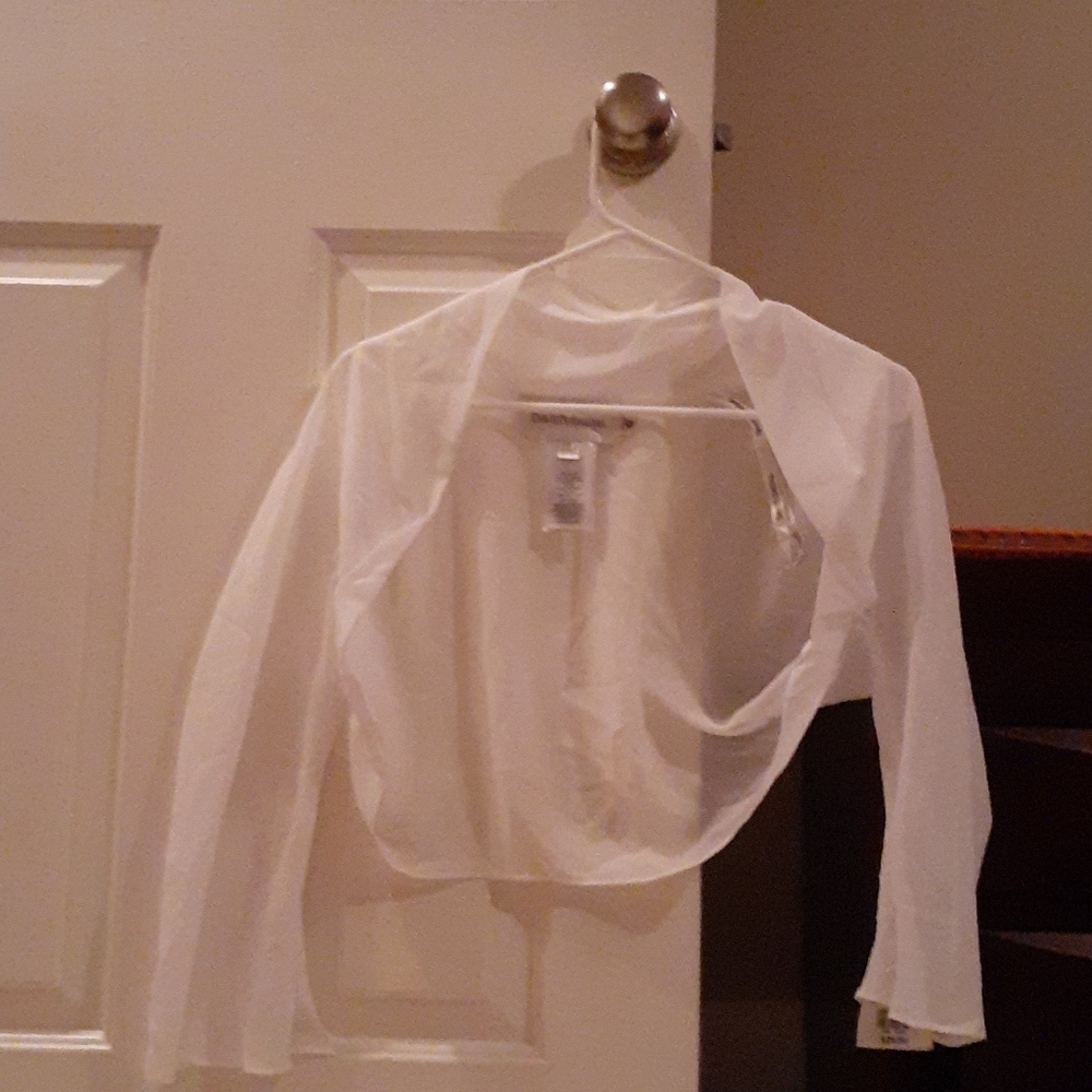 White crop top for dinner dresses